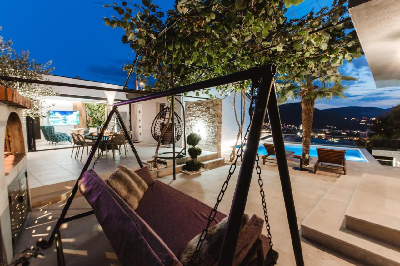 View With Jacuzzi & Heated Pool Villa