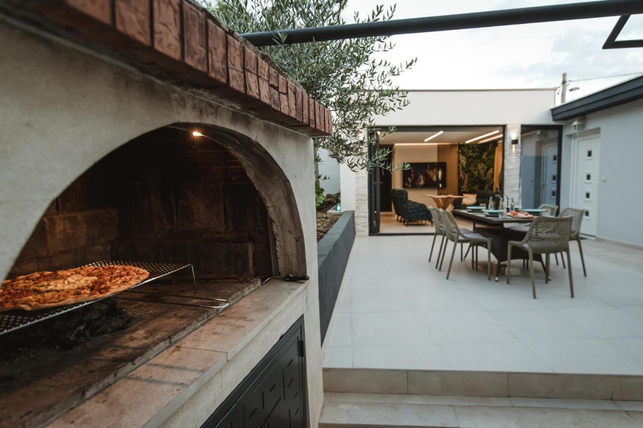 View With Jacuzzi & Heated Pool Villa