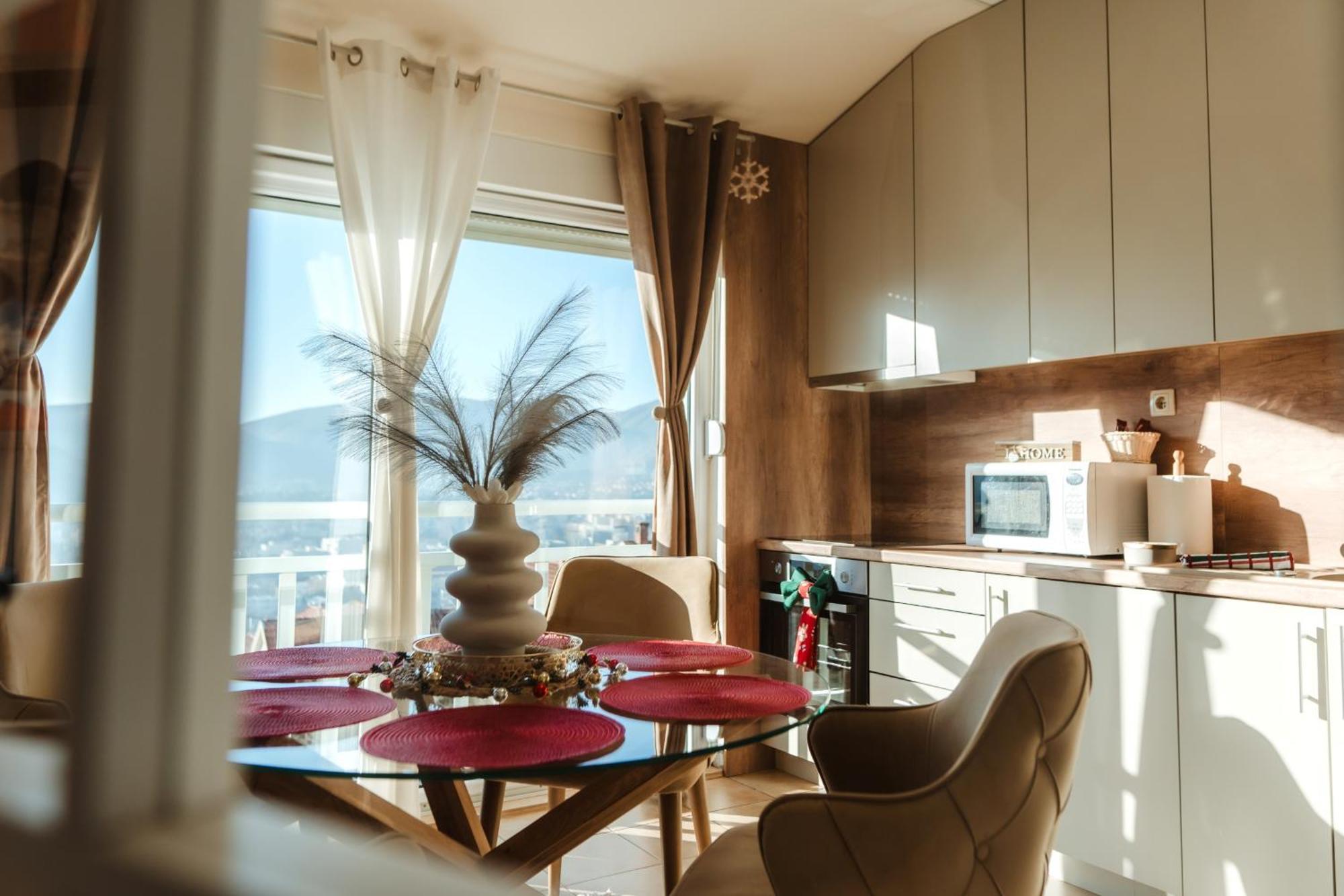 View With Jacuzzi & Heated Pool Villa