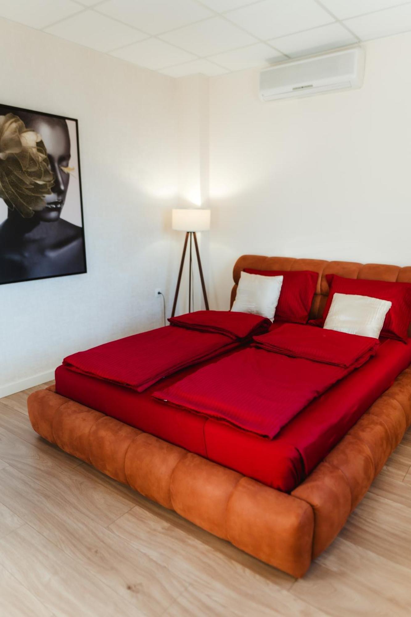 View With Jacuzzi & Heated Pool Mostar
