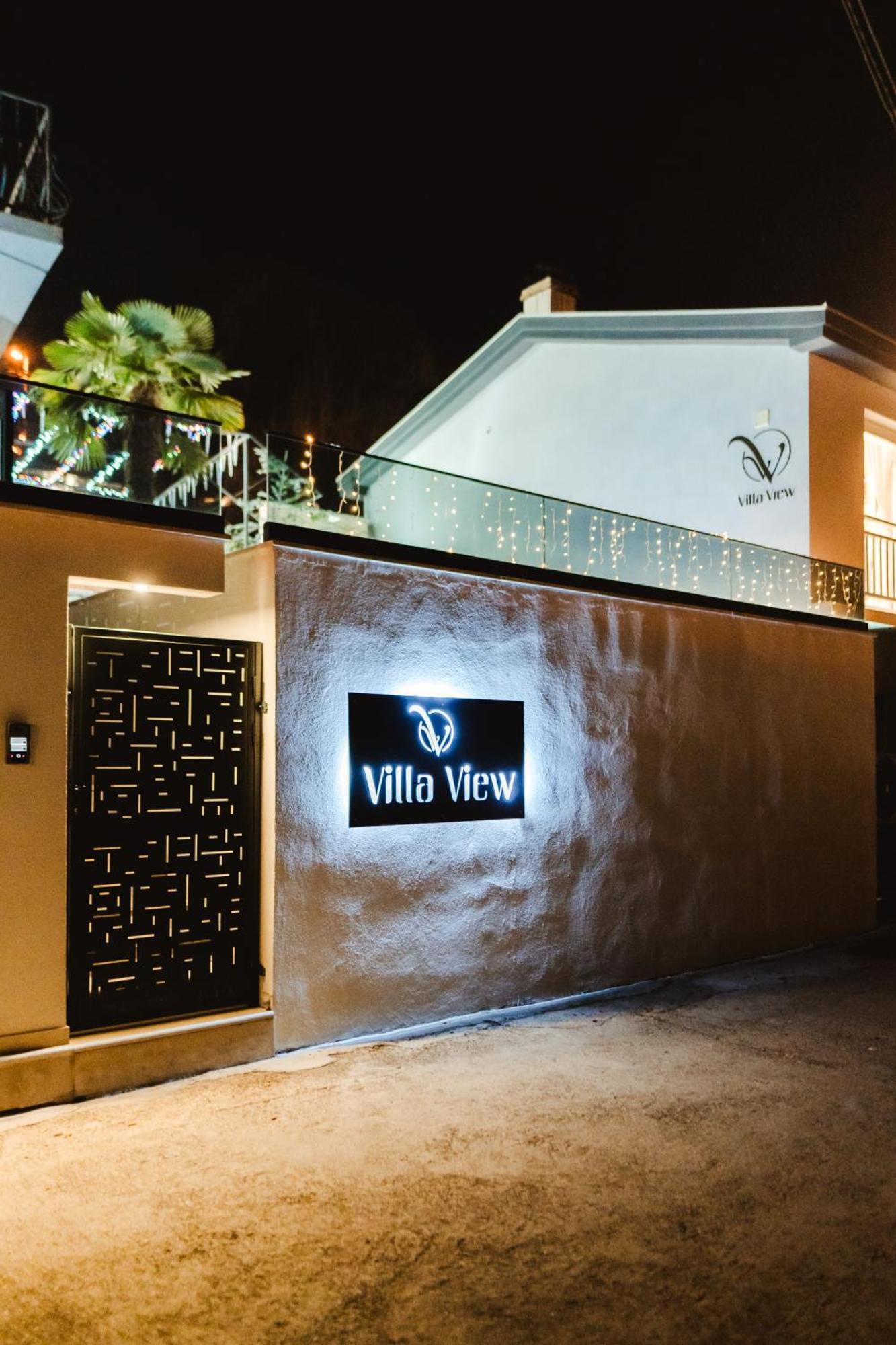 View With Jacuzzi & Heated Pool Villa